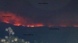 Νύχτα αγωνίας για το νησί της Ρόδου- Ανεξέλεγκτη καίει η μεγάλη πυρκαγιά