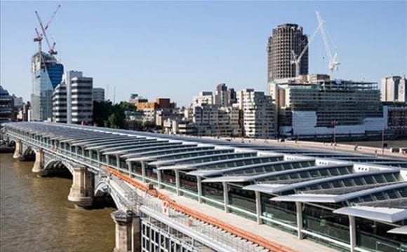 Λονδίνο: Εγκαίνια για τη μεγαλύτερη ηλιακή γέφυρα του κόσμου