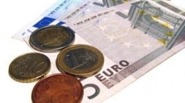 Ακατάσχετο όριο 1.500 ευρώ για μισθούς και συντάξεις