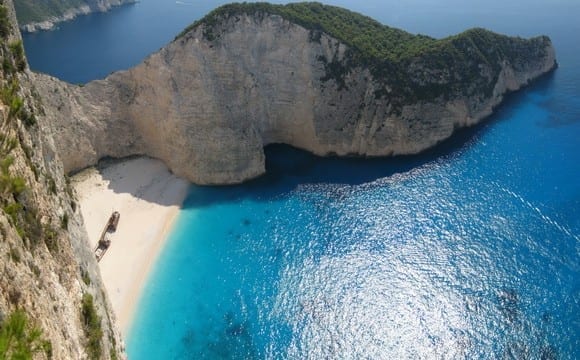 16 εκπληκτικές καλά «κρυμμένες» παραλίες!