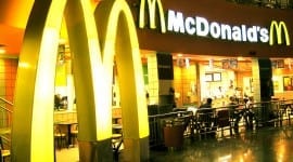 Η Ρωσία αναστέλλει τη λειτουργία τεσσάρων McDonalds στη Μόσχα