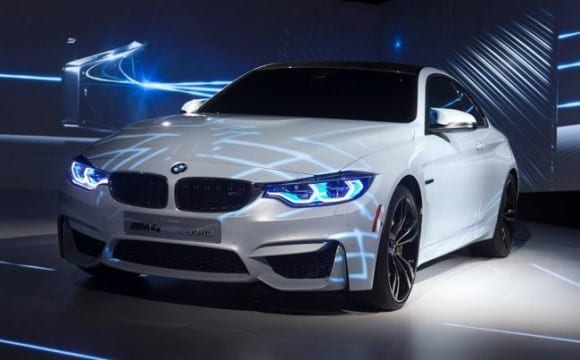 BMW M4 Concept Iconic Lights σα να ήρθε απο το μέλλον.
