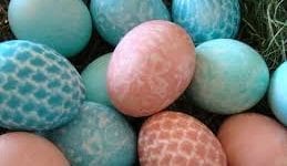 Αργομισθία: «να φάμε φασολάδα να βάφουμε αυγά με τις κλανιές μας!» Το άκουσα κι αυτό…